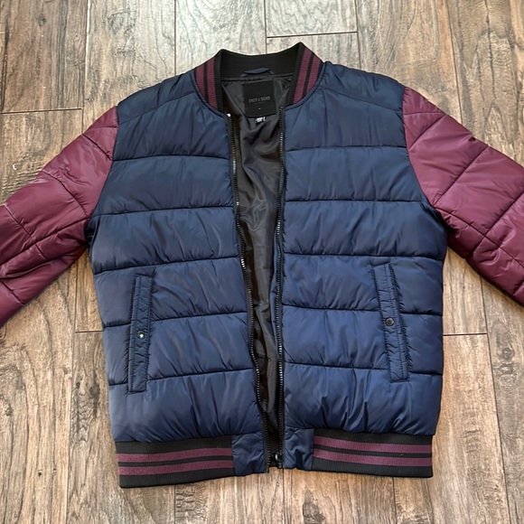 Nice lightweight Maroon and Navy bomber jacket. - Picture 1 of 4